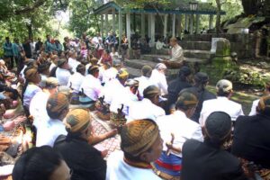 Read more about the article “Iri” Jadi Alasan Utama Terjadinya Demitosisasi dan Desakralisasi (4-bersambung)