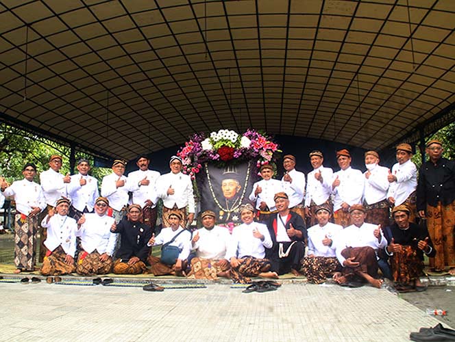 Foto bersama Pengurus Pakasa Pusat