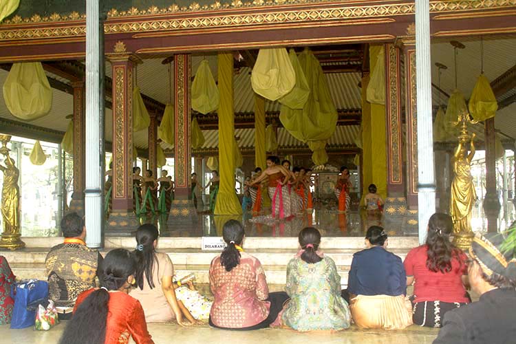 Gladen tari Bedaya Ketawang weton Anggara Kasih