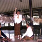 Tiap Kotak Wayang Koleksi Kraton, Menunggu 2 Tahun untuk Bisa “Diangini” (seri 4 – habis)