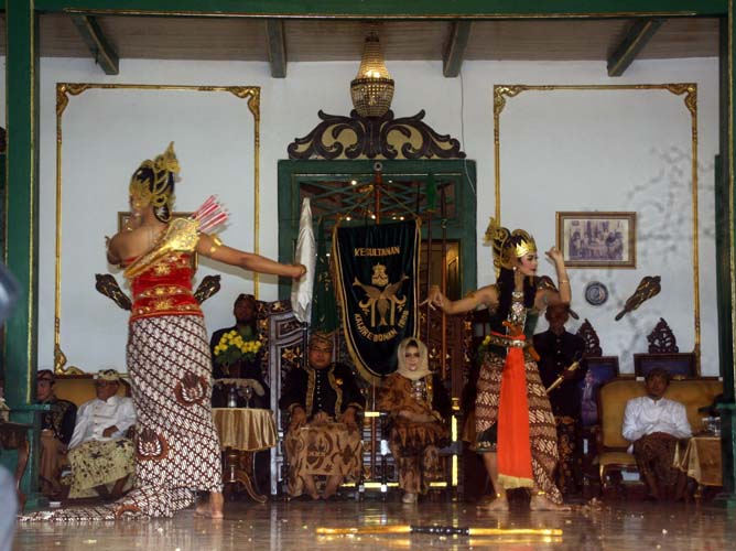 You are currently viewing Budaya Jawa Jadi Simbol Ikatan Tali Silaturahmi Kacirebonan dan Mataram Surakarta