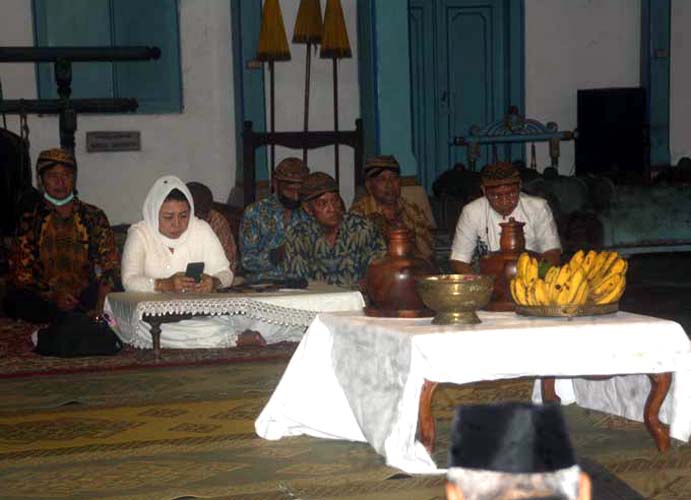 You are currently viewing Banyak Informasi Sejarah Bermunculan dari Kepedulian “Mikul Dhuwur, Mendhem Jero” (seri 1 – bersambung)