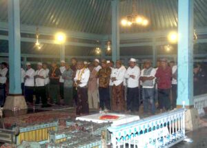 Read more about the article Banyak Informasi Sejarah Bermunculan dari Kepedulian “Mikul Dhuwur, Mendhem Jero” (seri 1 – bersambung)