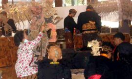 Ritual Ngesis Wayang Menjadi Ajang Studi Para Mahasiswa Sebelum Sasana Pustaka Dibuka (seri 4-bersambung)