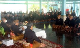 Bangsal Smarakata Jadi Pusat Pisowanan Wisuda Abdi-dalem untuk “Kali Pertama”