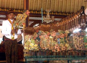 Read more about the article “Membaca” Peristiwa Sejarah Melalui Berbagai Karya Seni Koleksi Kraton Surakarta (seri 1 – bersambung)