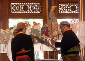 Read more about the article “Membaca” Peristiwa Sejarah Melalui Berbagai Karya Seni Koleksi Kraton Surakarta (seri 2 – bersambung)