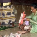 Dua Kotak Wayang Para Dikeluarkan dalam Ritual “Ngisis Wayang Pedintenan” Kamis