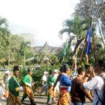 Prajurit Kraton Surakarta Jadi “Bintang” Semua Peserta Upacara di Candi Borobudur