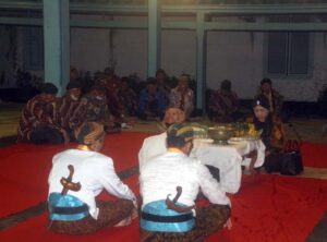 Read more about the article Pentas Perdana Wayang Kulit “Suran”, Menyajikan yang Benar-benar Klasik Khas Kraton