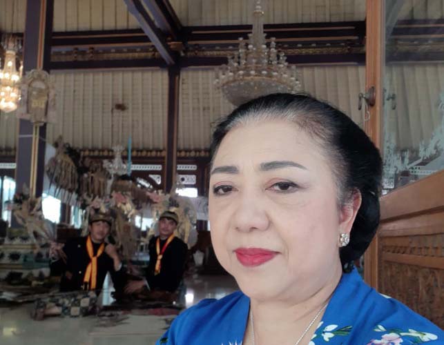 You are currently viewing Ritual “Ngisis Wayang” di Dalam, di Luar Ada 200-an Personel TNI AU Resik-resik Kraton