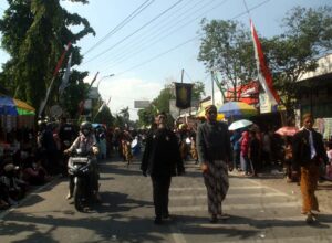 Read more about the article Kehadiran Kraton Surakarta di “Karnaval Cepu”, Bak Setitik Warna “Mencolok” di Samudera Lepas (seri 2 – habis)