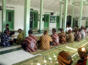 Read more about the article Kompleks Makam Permaisuri Sinuhun PB III, “Njembrung” tak Terawat Saat Disadran Gusti Moeng