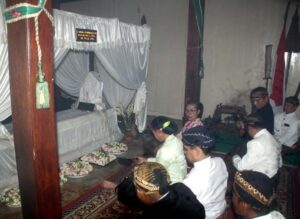 Read more about the article Safari “Tour de Makam” Nyadran Bulan Ruwah 2024, Sampai di Tegal dan Sragen