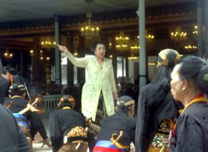 Read more about the article Selasa 6 Februari, Tingalan Jumenengan Kedua di Era “Gusti Moeng Kondur Ngedhaton” Digelar  (seri 3 – bersambung)