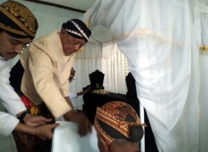 Read more about the article Fenomena “Makam Ganda” di Beberapa Lokasi Makam Tokoh Leluhur Dinasti Mataram (Seri 2 – bersambung)