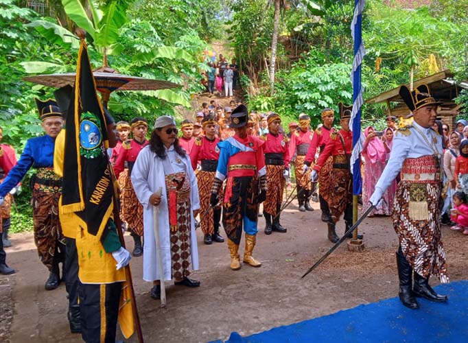 Read more about the article Destinasi Wisata “Grebeg Sadran Agung Adisara”, “Disumbang” Prajurit Korsik Drumband Pakasa Jepara