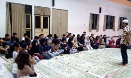 Pakasa Cabang “Baru” Kabupaten Ngawi Menggelar Tutorial Berbusana Adat Sesuai Keperluan