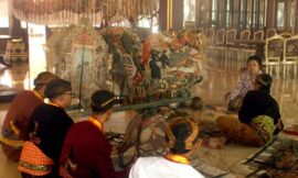 Di Kraton Mataram Surakarta, Wayang “Tokoh Pendukung” Dipisahkan Dalam Satu Kotak Tersendiri (seri 2 – bersambung)