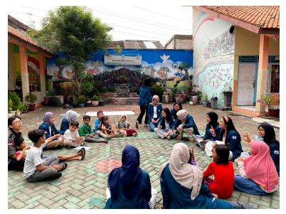 You are currently viewing Mahasiswa Humas Undip Berbagi Ilmu: Kegiatan Sosialisasi Kesehatan Gigi dan Pembagian Satu Paket Alat Sikat Gigi