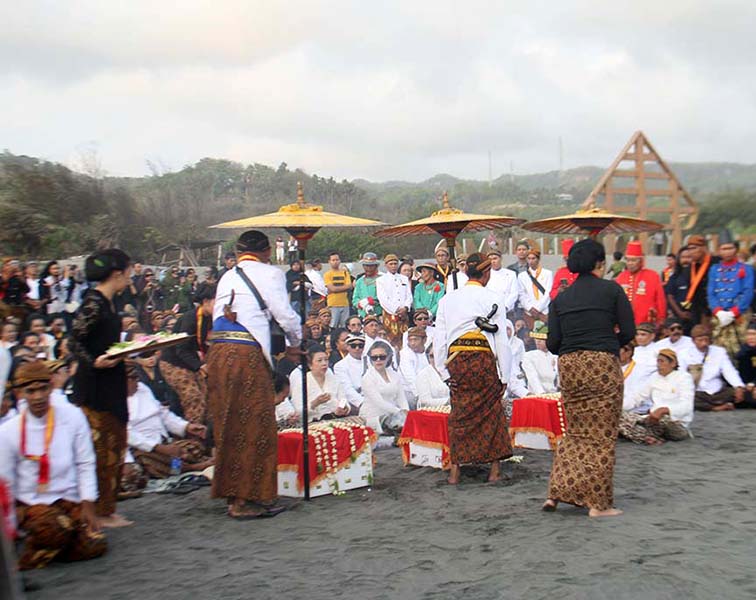 Read more about the article Labuhan Perdana Digelar “Bebadan Kabinet 2004” Di Era Baru dan Dekrit LDA (seri 3-bersambung)