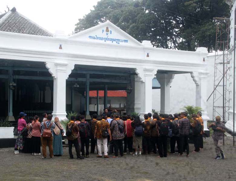 Read more about the article Mataram Surakarta, Kraton Pertama yang Memiliki Legal Standing Dalam Sistem Hukum Nasional (seri 2 – bersambung)