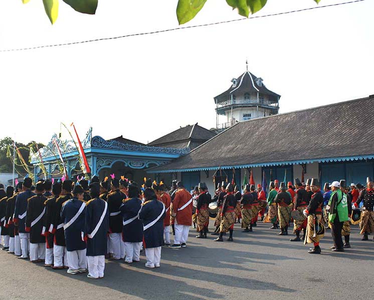 Read more about the article Ironi Surakarta, Justru Dipenuhi Nama-nama Tokoh “Pahlawan yang Tak Dikenal”  (seri 3 – bersambung)