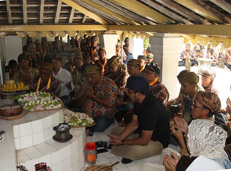 You are currently viewing KGPH Hangabehi Pimpin Rombongan Nyadran Makam Leluhur Mataram di Ponorogo