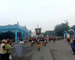 Read more about the article Jalan Sehat Warga Baluwarti yang Dilepas Gusti Moeng, Jadi Catatan Sejarah Penting