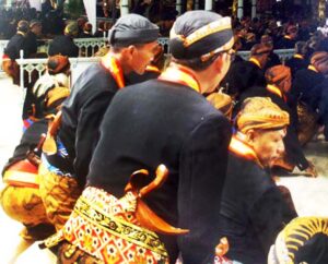 Read more about the article “Gelar-Sesebutan” Berubah Ketika Lembaga (Pemerintahan) Normatif Menjadi Lembaga Budaya (seri 9 – habis)