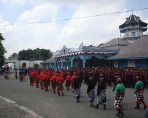 Read more about the article Abdi-dalem Prajurit, Aset Ikonik Mahal, Simbol Kebesaran Mataram Surakarta (seri 3 – bersambung)