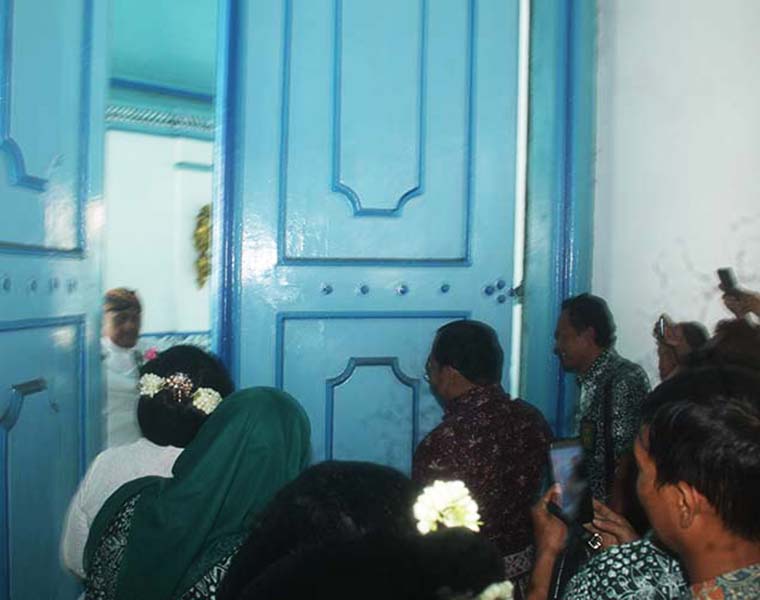 You are currently viewing Tanggapi Perkembangan Terakhir, Lawyer Gelar Konferensi Pers, Sinyal Penting Dilempar (seri 2 – bersambung)