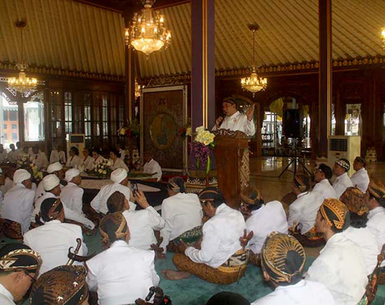 Read more about the article Tata-ulang Organisasi Pakasa, Jadi Sinyal Serius Ultah Sewindu “Istana Mataram” (seri 9 – habis)