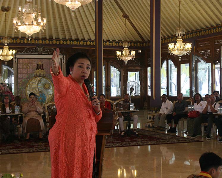 Read more about the article Kraton Mataram Surakarta Menerima 50-an Tamu Warga Jawa dari Suriname