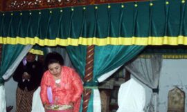 Ketika Publik “Terjebak” Asumsi Mataram Surakarta “Hanya” Sebatas Lembaga Kerajaan (seri 4 – bersambung)