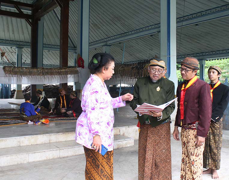 You are currently viewing “Anggara Kasih” Juni 2025, Kiai Menjangan Emas “Memulai” Diritualkan di Pendapa Magangan
