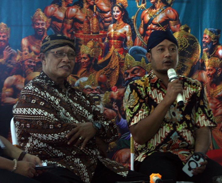 You are currently viewing Banyak Aturan dalam Berbusana Adat Jawa, di Situlah Letak Ciri Beradab