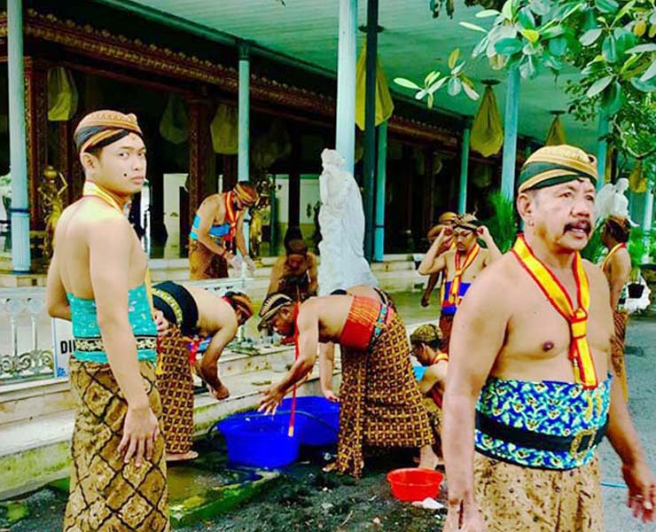 Read more about the article Masa Transisi Mulai Terasa, dari “Periode Nggladrah” ke Jalan yang “Nggenah” (seri 2 -bersambung)