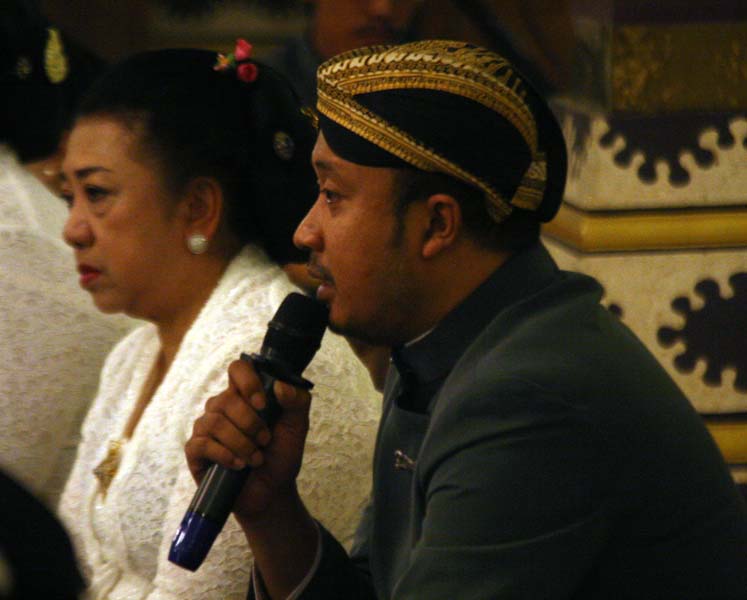 Read more about the article Gusti Moeng Ajak Berbagai Elemen Masyarakat Adat Saling Mendoakan