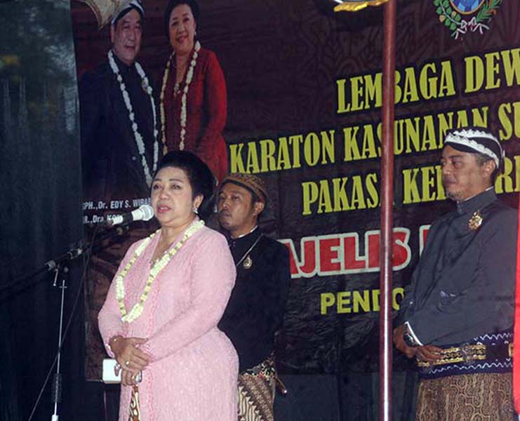 Read more about the article Lebih Rasional dan Ideal, Sambutan Berbahasa Jawa “Krama” Diberikan di Acara Adat (seri 3 – bersambung)