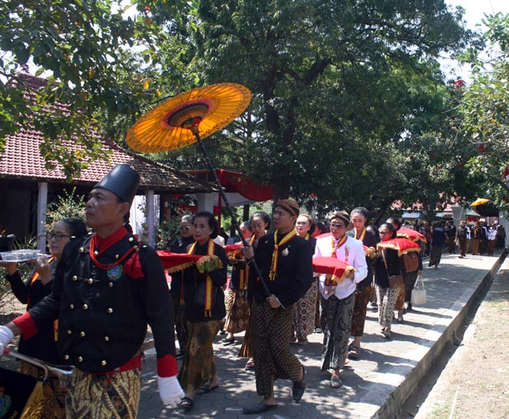 You are currently viewing Gusti Moeng Pimpin Upacara Adat “Ganti Langse” Makam Sinuhun Amangkurat Agung