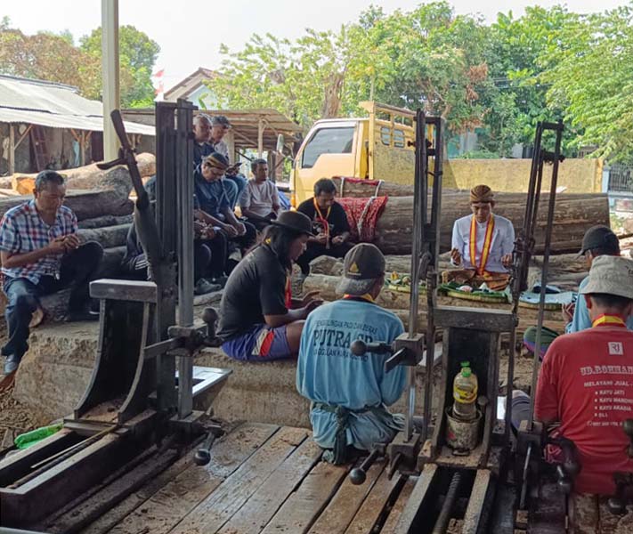 You are currently viewing Kraton Gelar Wilujengan Dimulainya Penggergajian Kayu Jati Danalaya