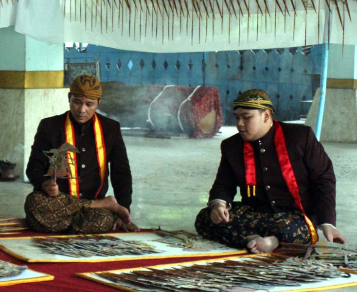 You are currently viewing Fenomena “Sisi Lain” Profesi Dalang Wayang Kulit “Gagrag Surakarta” (seri 1 – bersambung)