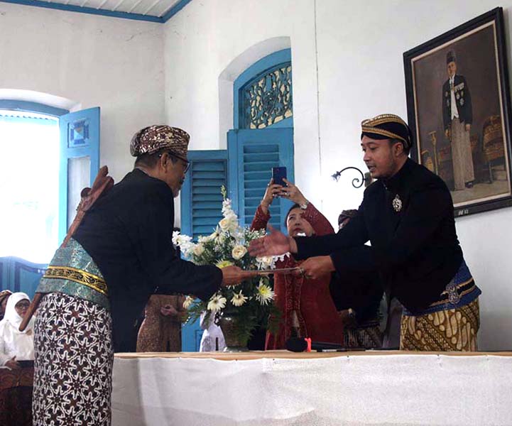 Read more about the article “Eksistensi” Masyarakat Adat di Tengah Suasana Arus Informasi Modern (seri 3 – bersambung)