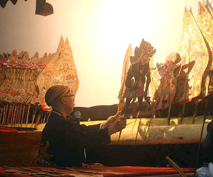 You are currently viewing Sajian Lakon Ramayana Rasa Wayang Madya dan “Orasi Tiga Profesor”, Sarana Edukasi Publik (seri 2 -bersambung)