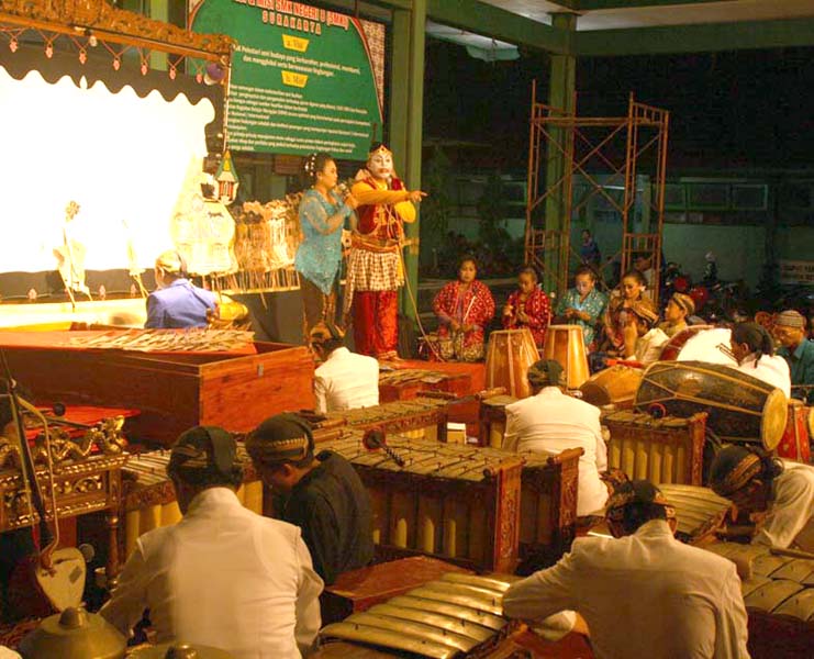 You are currently viewing Fenomena “Sisi Lain” Profesi Dalang Wayang Kulit “Gagrag Surakarta” (seri 3 – bersambung)