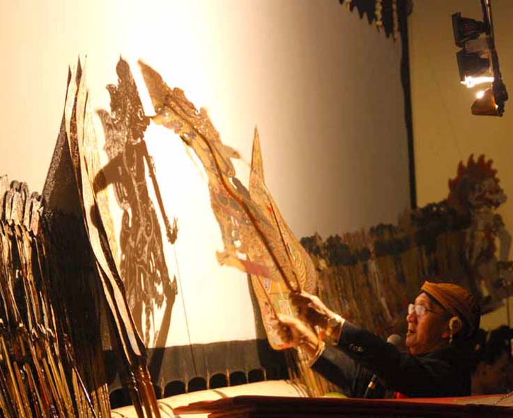 Read more about the article Sajian Lakon Ramayana Rasa Wayang Madya dan “Orasi Tiga Profesor”, Sarana Edukasi Publik (seri 3 – habis)