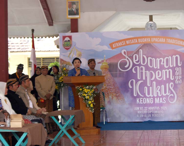 Read more about the article Gunungan Berisi Lebih 200 Kg Apem Kukus “Keong Mas” Disebar di Upacara Adat “Saparan”