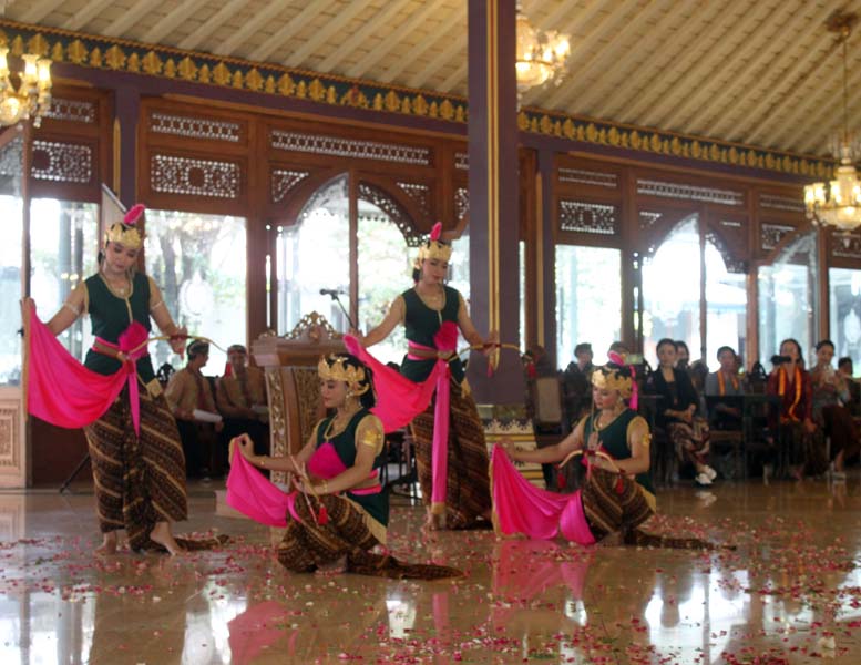 You are currently viewing Hampir Semua Karya Seni Produk Kraton Mataram Bukan Folklore, Ada Label Lembaganya