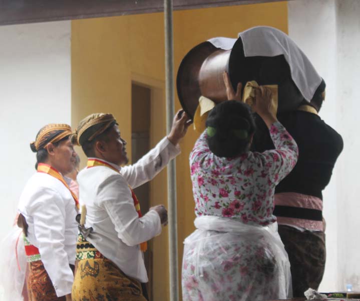 You are currently viewing Ritual “Adang” di Tahun Dal, Agenda Adat Kraton Mataram Surakarta yang Kaya Simbol (seri 1 – bersambung)